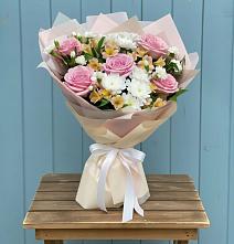 Букет цветов из:  Гвоздики, Орхидеи и Розы в Кабанске