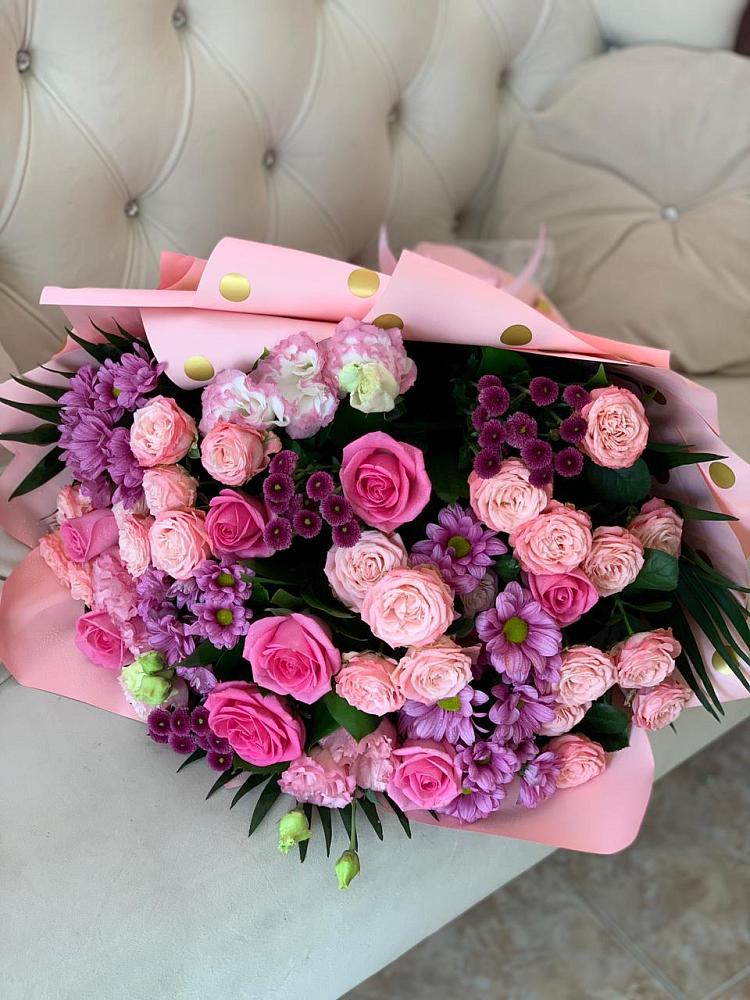 Букет цветов из: Хризантемы, Розы и Лизиантусы в Кабанске