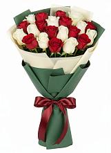 Букет Микс из красных и белых роз в Кабанске