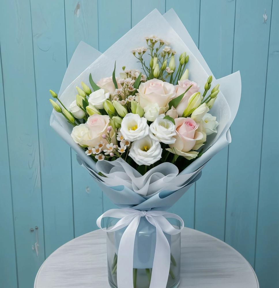 Букет цветов из: Розы и Лизиантусы в Кабанске