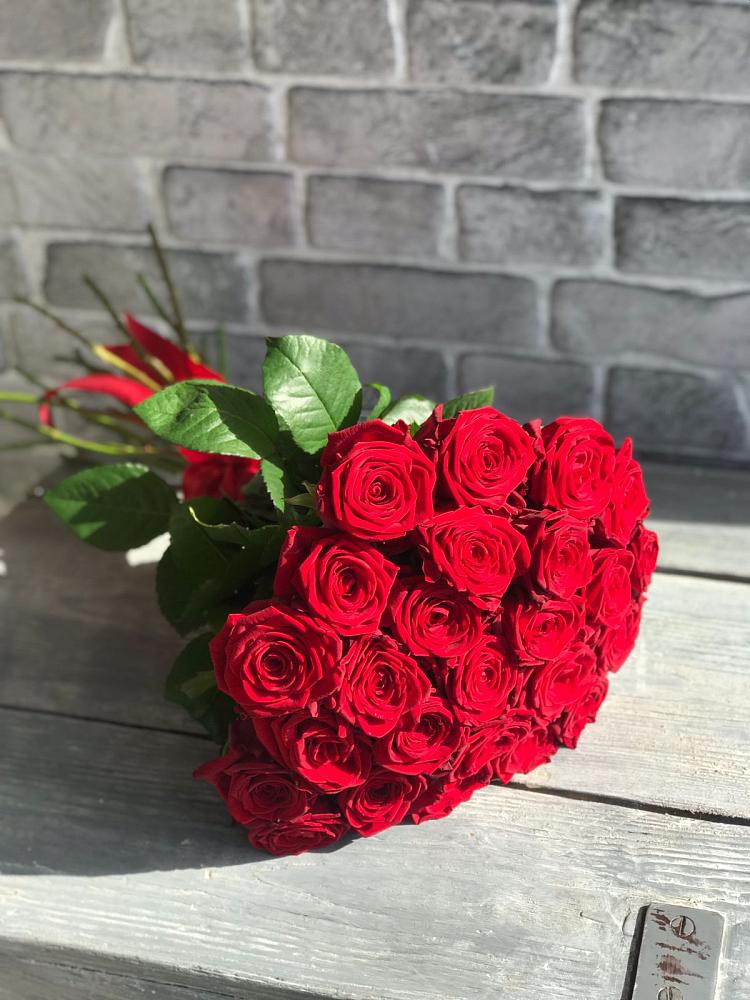 Букет Красные розы Фридом в Кабанске