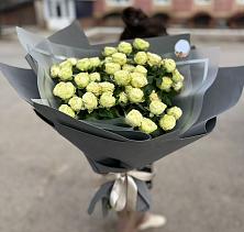 Букет Белые кустовые розы Солинеро в Кабанске