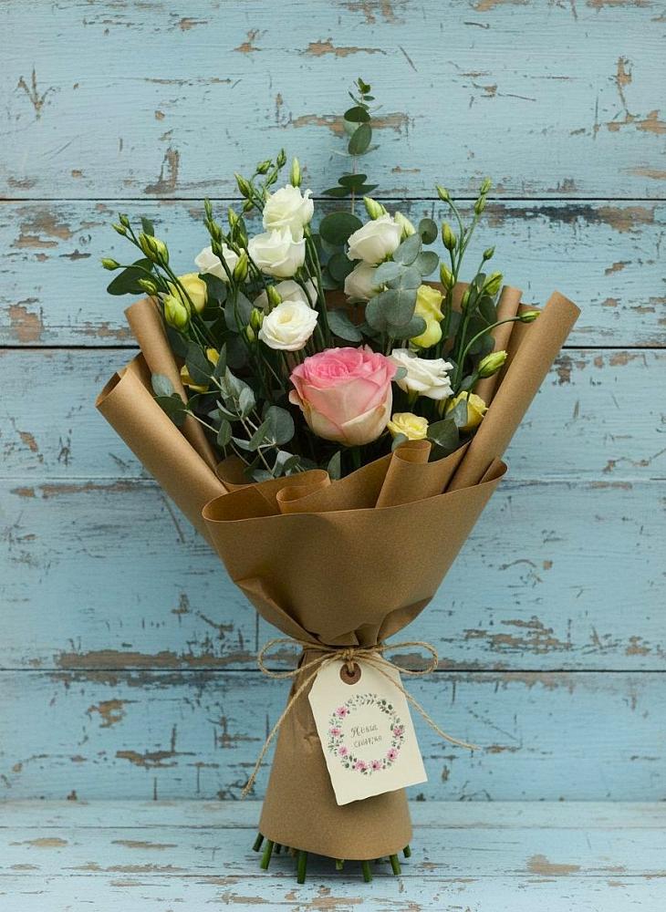 Букет цветов из: Розы и Лизиантусы в Кабанске