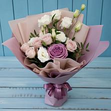 Букет цветов из:  Розы и Лизиантусы в Кабанске