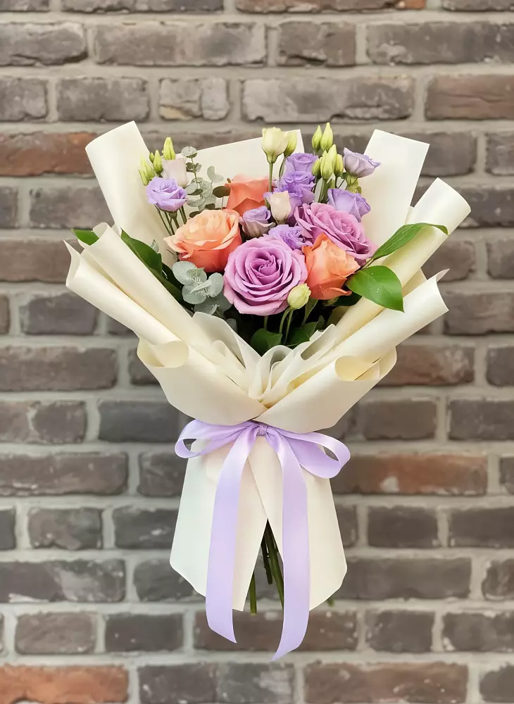 Букет цветов из: Лизиантусы и Розы в Кабанске