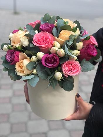 Цветочная композиция из Розы в шляпной коробке в Кабанске