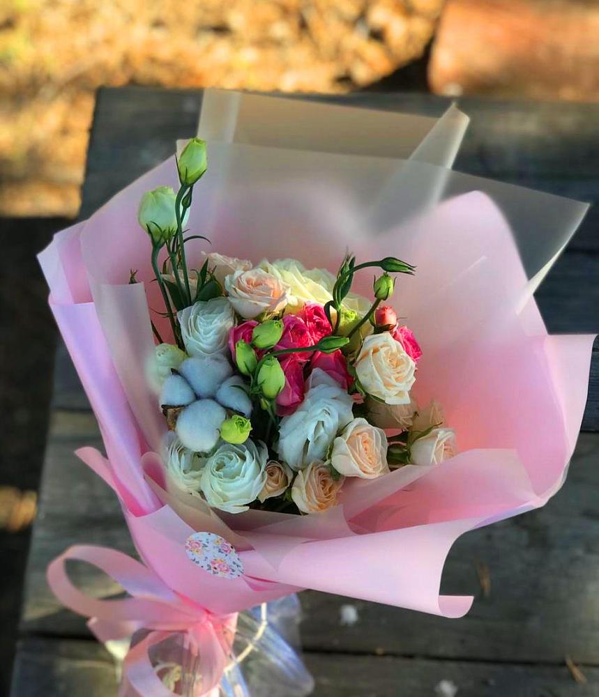 Букет цветов из: Розы и Лизиантусы в Кабанске