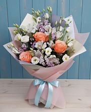 Букет цветов из:  Лизиантусы, Розы, Альстромерии и Гипсофила в Кабанске