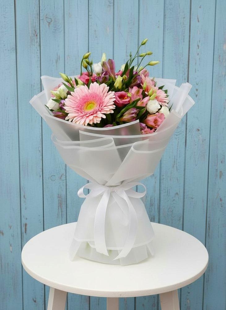 Букет цветов из: Герберы, Альстромерии и Лизиантусы в Кабанске