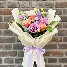 Букет цветов из:  Лизиантусы и Розы в Кабанске