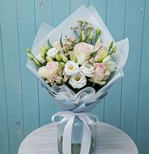 Букет цветов из:  Розы и Лизиантусы в Кабанске