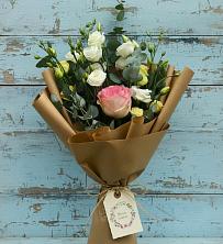 Букет цветов из:  Розы и Лизиантусы в Кабанске