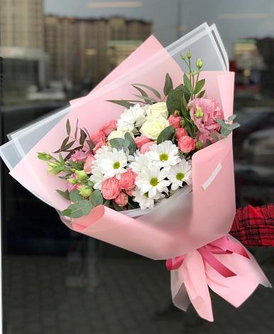 Букет цветов из: Розы, Лизиантусы и Хризантемы в Кабанске