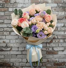 Букет цветов из:  Розы, Лизиантусы и Гвоздики в Кабанске