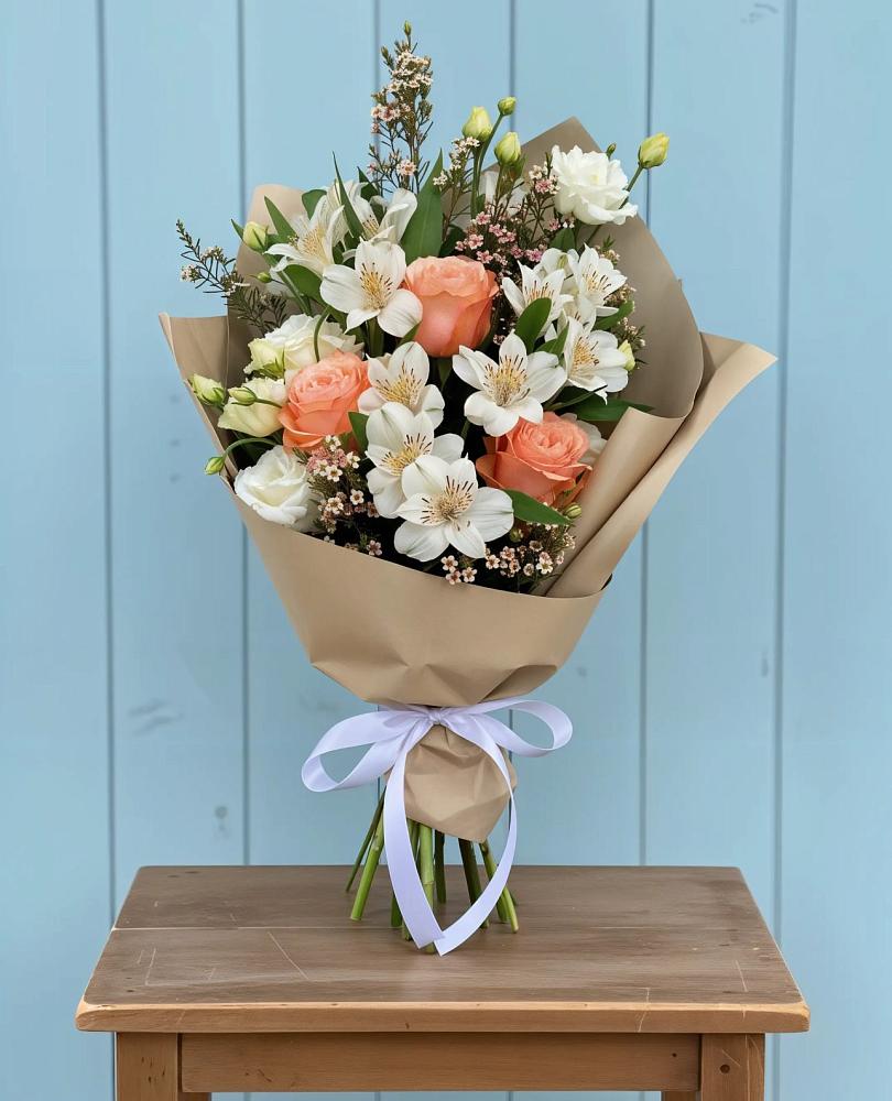 Букет цветов из: Альстромерии, Лизиантусы, Розы и Хризантемы в Кабанске