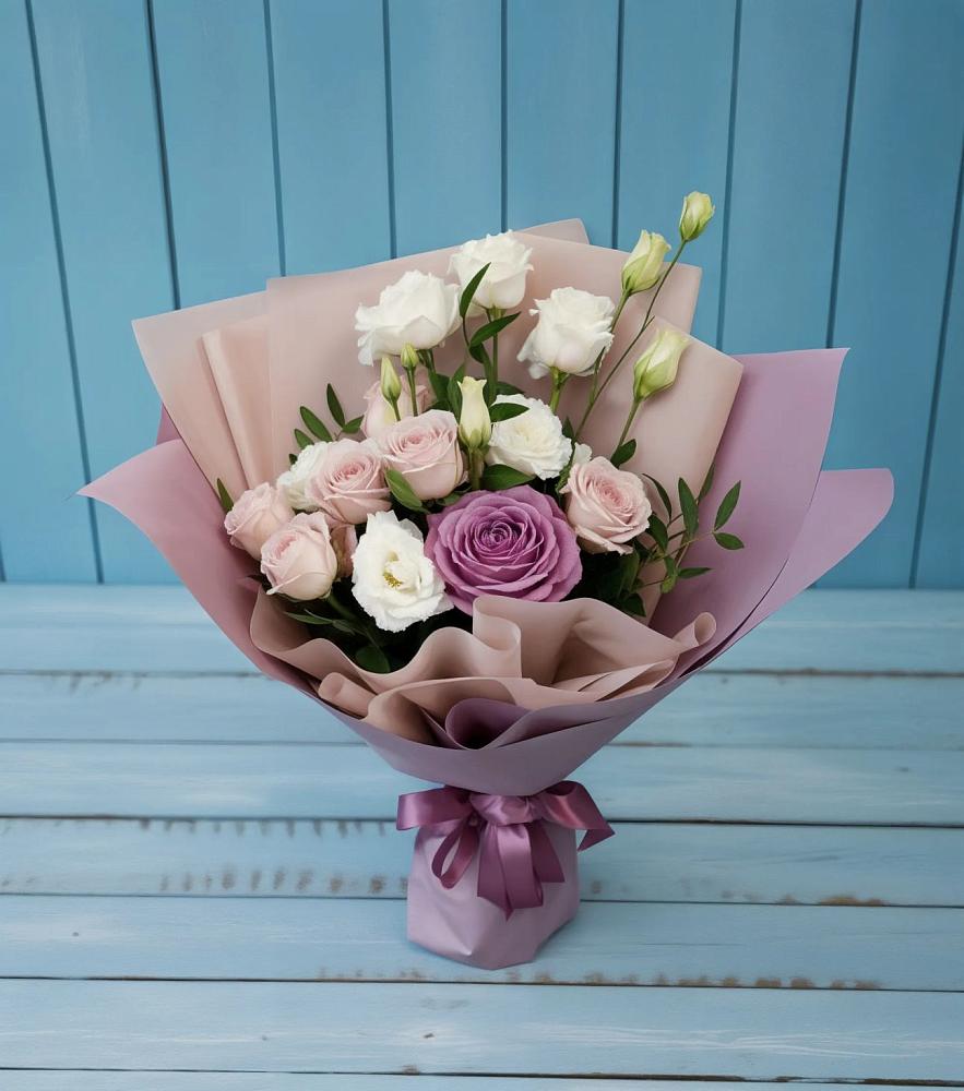 Букет цветов из: Розы и Лизиантусы в Кабанске